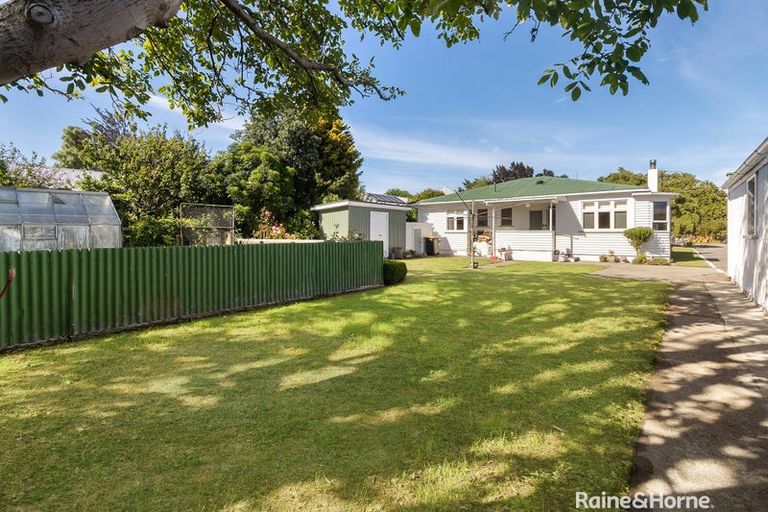 Photo of property in 19 Oxford Street, Martinborough, 5711