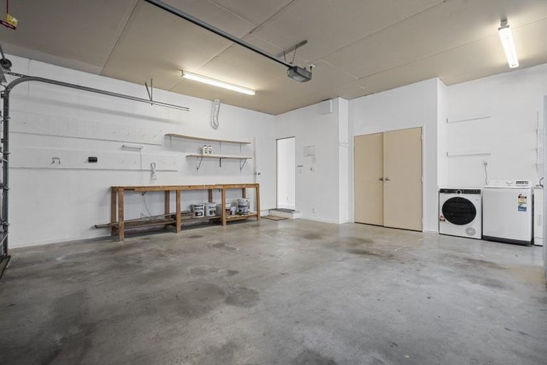 Photo of property in 4a Barron Drive, Green Bay, Auckland, 0604