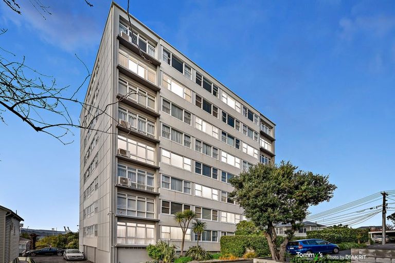 Photo of property in Newman Court Apartments, 2 Newman Terrace, Thorndon, Wellington, 6011
