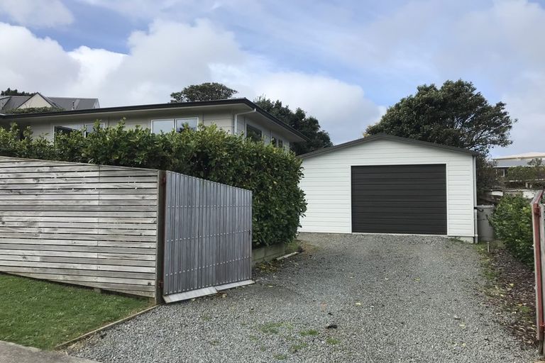 Photo of property in 30 Frobisher Street, Island Bay, Wellington, 6023