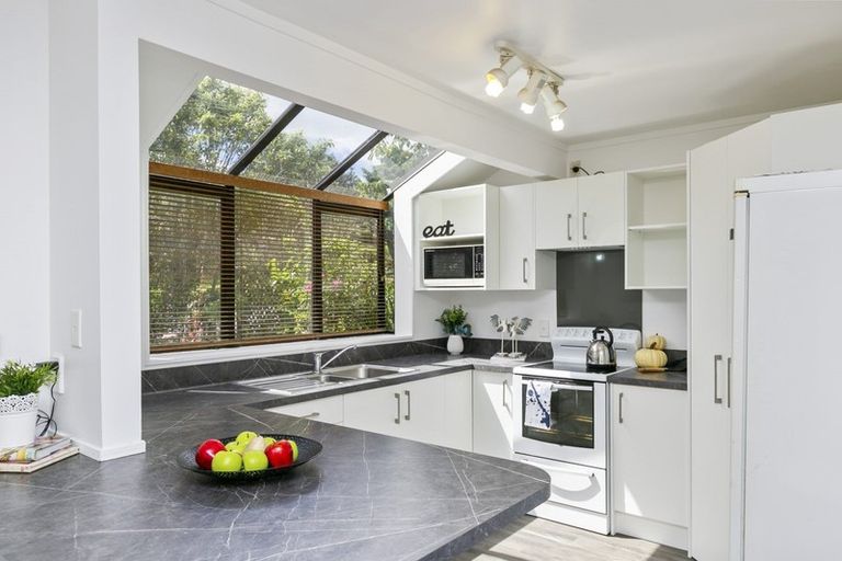 Photo of property in 11 Ellwood Place, Churton Park, Wellington, 6037