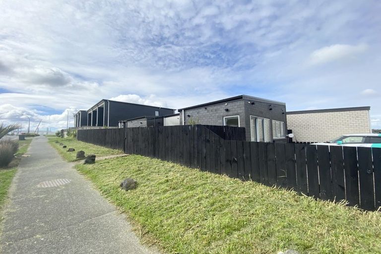 Photo of property in 2 Heri Lane, Westgate, Auckland, 0814