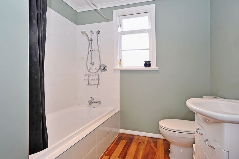 Photo of property in 1b Hobson Place, Takaro, Palmerston North, 4412