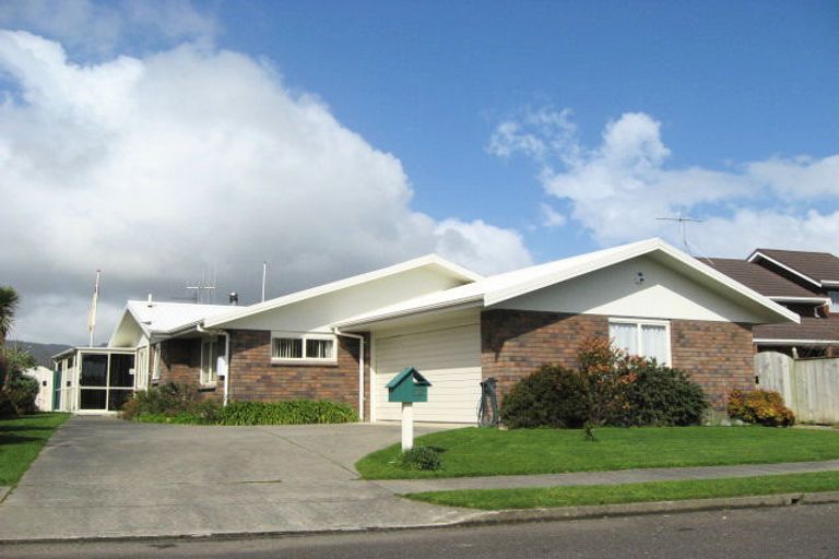 Photo of property in 20 Homewood Avenue, Levin, 5510