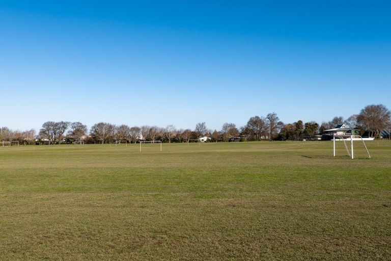 Photo of property in 2/281 Memorial Avenue, Burnside, Christchurch, 8053