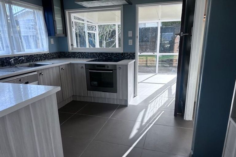 Photo of property in 28b Pegler Drive, Howick, Auckland, 2014