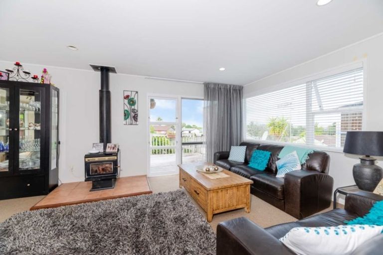 Photo of property in 36 Butterworth Drive, Glendene, Auckland, 0602