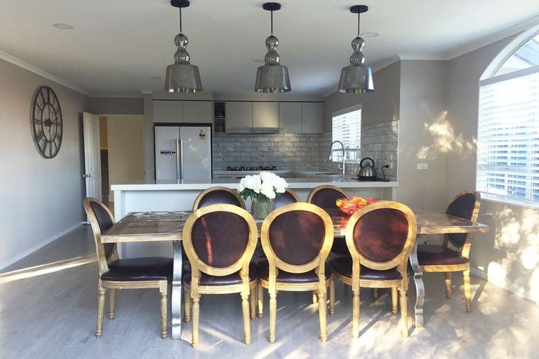 Photo of property in 18 Lorikeet Place, Unsworth Heights, Auckland, 0632