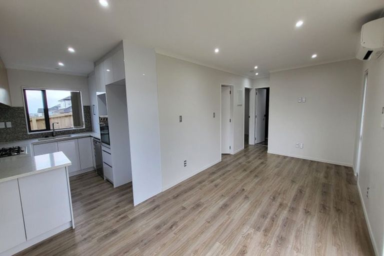 Photo of property in 37 Nola Dawn Avenue, Papakura, 2110