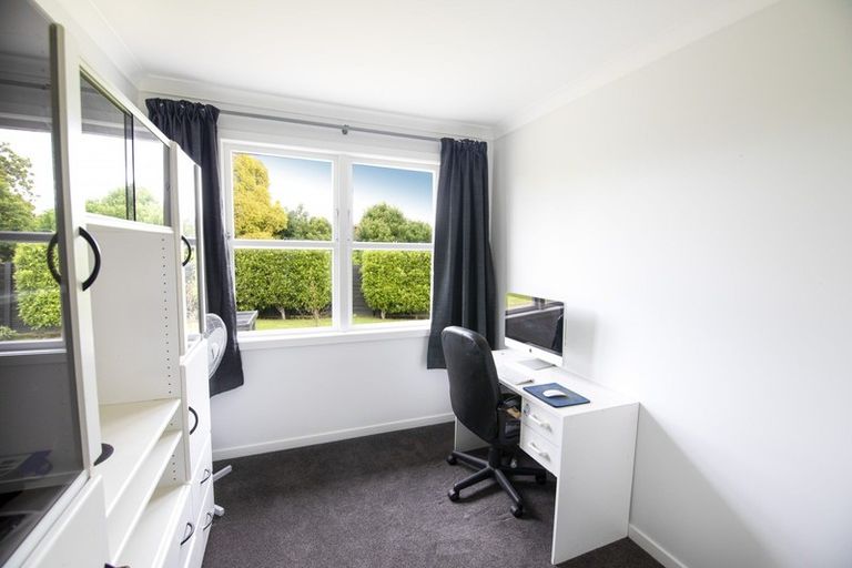 Photo of property in 24 Warwick Crescent, Taradale, Napier, 4112