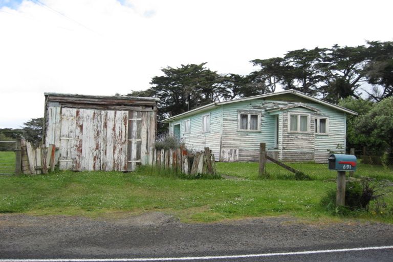 Photo of property in 691 Waitakere Road, Kumeu, 0891