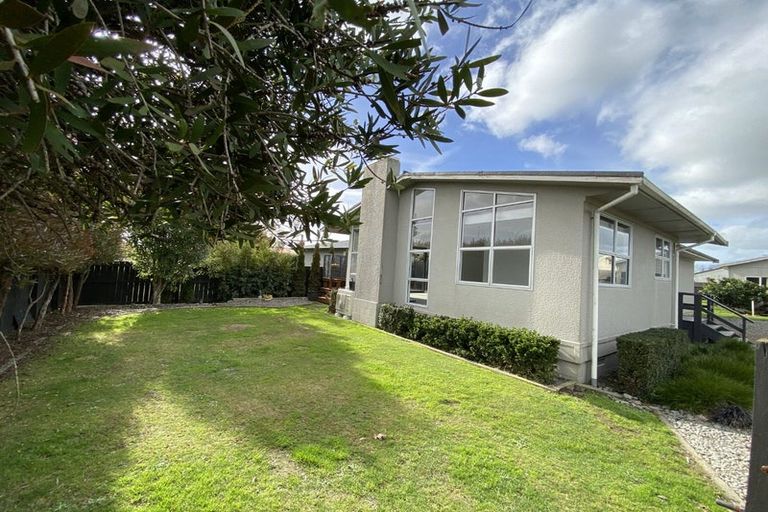 Photo of property in 2a Lipscombe Crescent, Havelock North, 4130