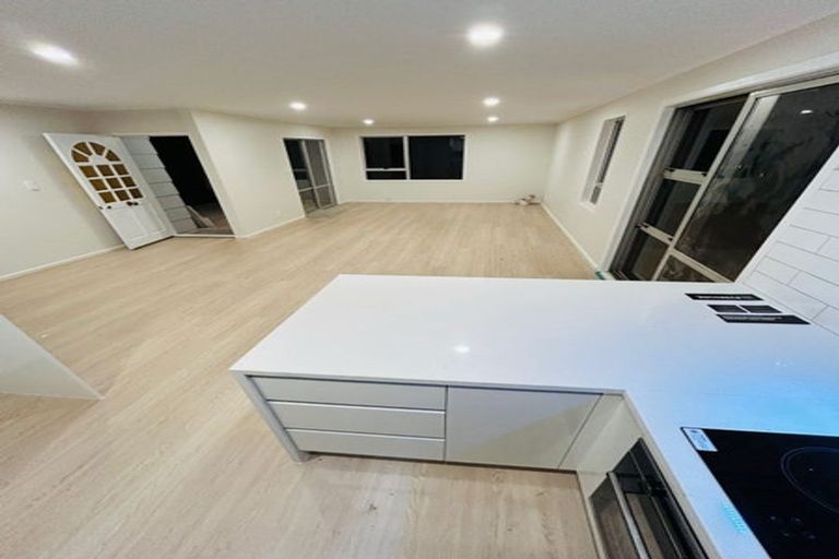 Photo of property in 30 Becker Drive, Weymouth, Auckland, 2103