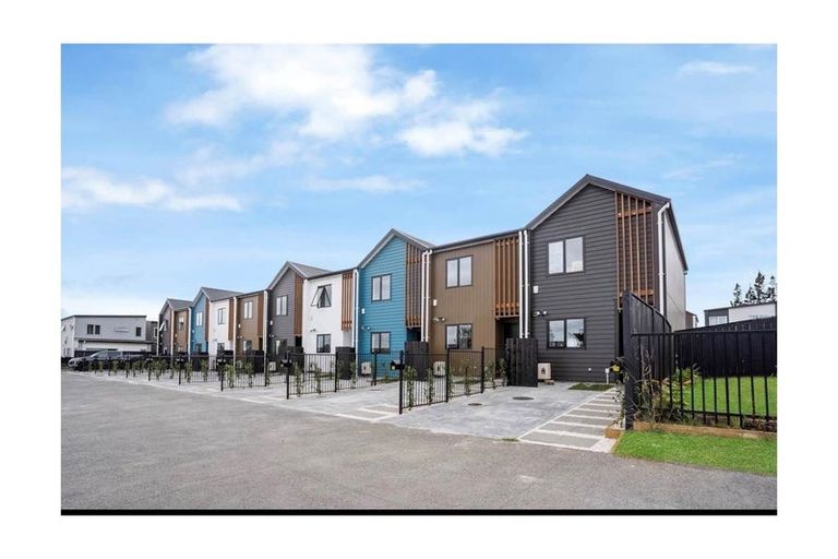 Photo of property in 15 Valour Lane, Papakura, 2110