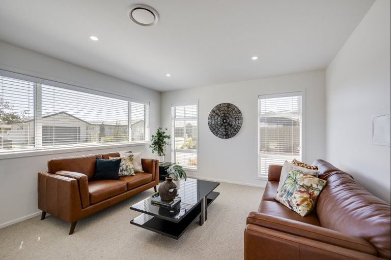 Photo of property in 17 Rangataiki Place, Te Awa, Napier, 4110
