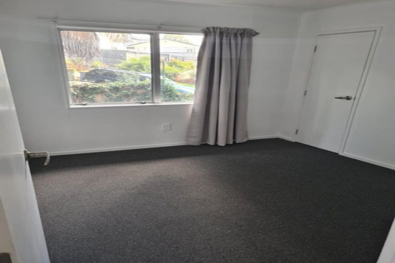 Photo of property in 18 Styca Place, Sunnyvale, Auckland, 0612