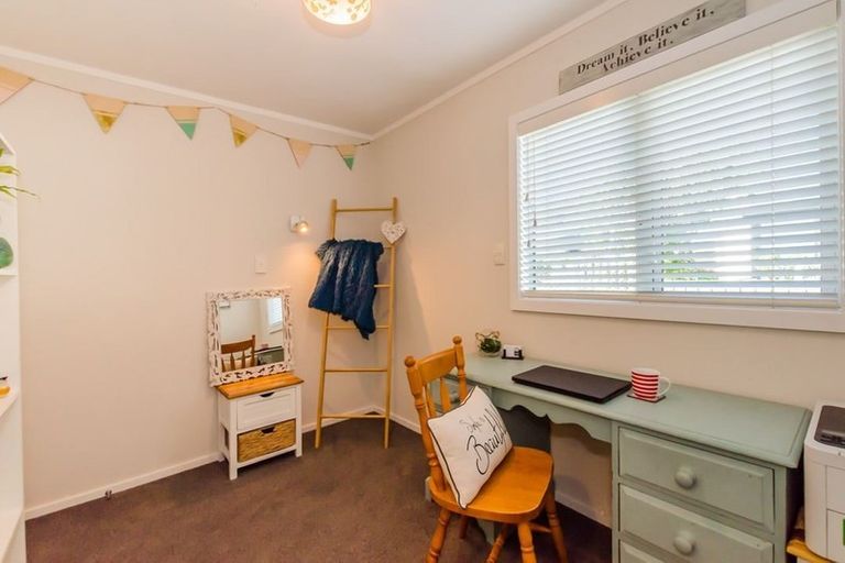 Photo of property in 16 Kanawa Street, Waikanae, 5036