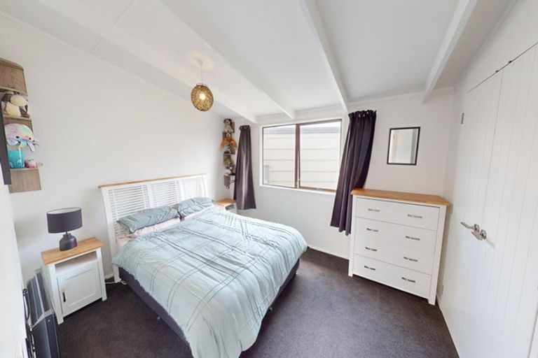 Photo of property in 23 Colonial Place, Kelvin Grove, Palmerston North, 4414