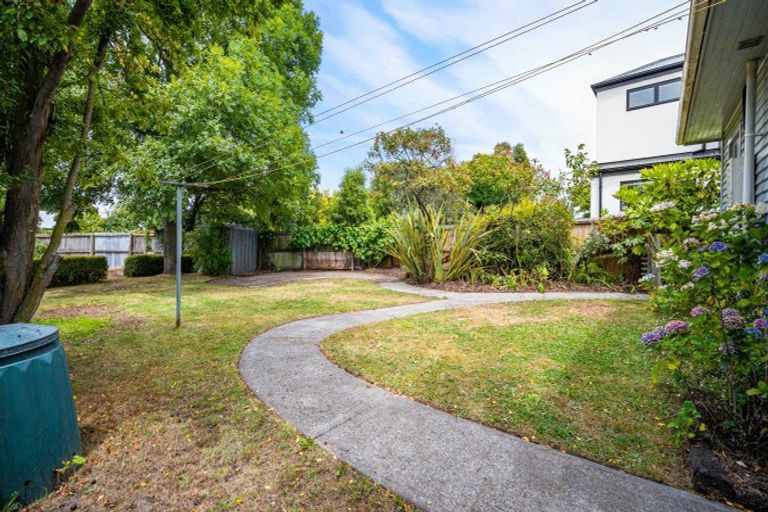 Photo of property in 132 Olliviers Road, Phillipstown, Christchurch, 8011