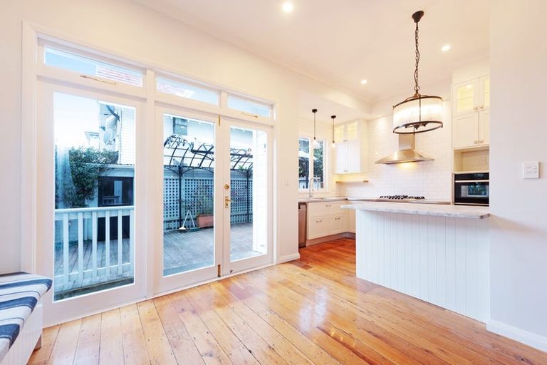 Photo of property in 8 Park Street, Thorndon, Wellington, 6011