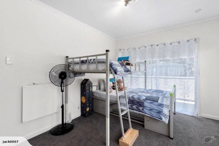 Photo of property in 41 Pohutukawa Avenue, Red Beach, 0932