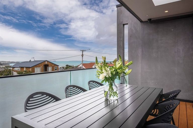 Photo of property in 11a Montgomery Avenue, Rothesay Bay, Auckland, 0630