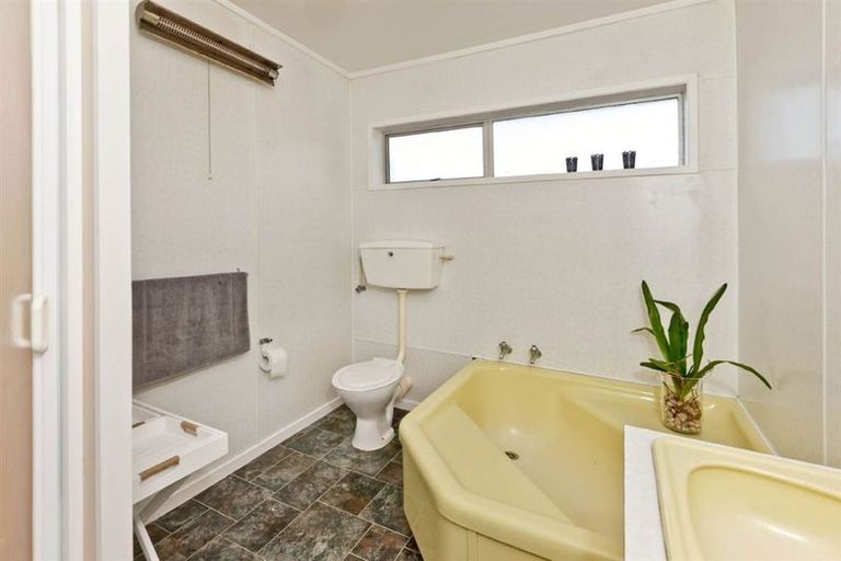Photo of property in 31 Marina Road, Torbay, Auckland, 0630