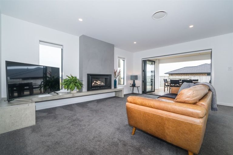 Photo of property in 21 Silicon Way, Fitzherbert, Palmerston North, 4410