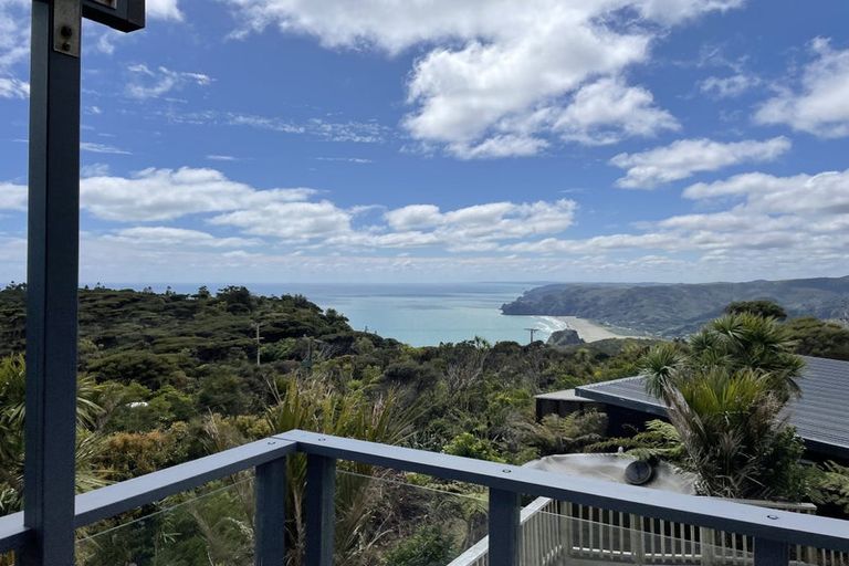 Photo of property in 16 Log Race Road, Piha, New Lynn, 0772