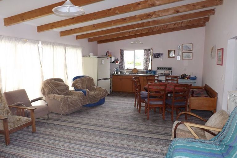 Photo of property in 4 Marine Terrace, Kaka Point, 9271