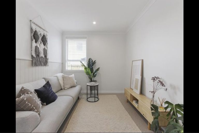 Photo of property in 21 Waione Avenue, Te Atatu Peninsula, Auckland, 0610