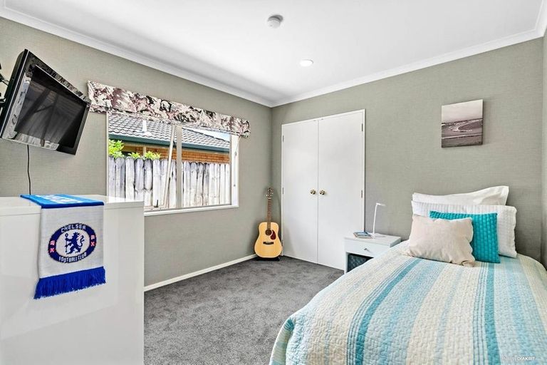 Photo of property in 19 Newinn Crescent, East Tamaki Heights, Auckland, 2016