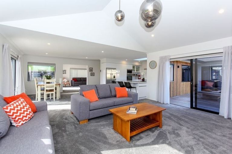 Photo of property in 6 Francis Douglas Drive, Westown, New Plymouth, 4310