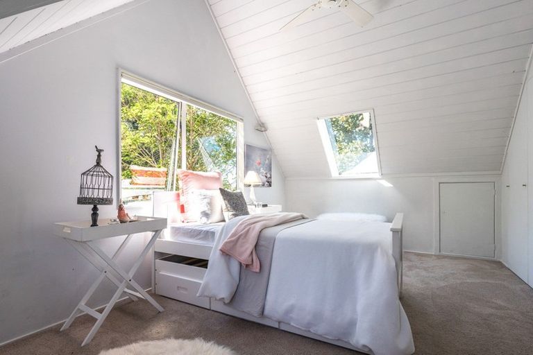 Photo of property in 88 Queens Drive, Oneroa, Waiheke Island, 1081