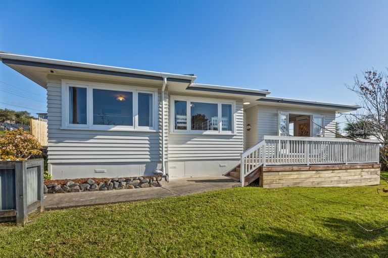 Photo of property in 31 Sunnyside Road, Sunnyvale, Auckland, 0612