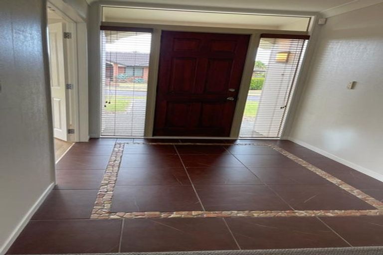 Photo of property in 19 Walter Haddrell Crescent, Flat Bush, Auckland, 2016