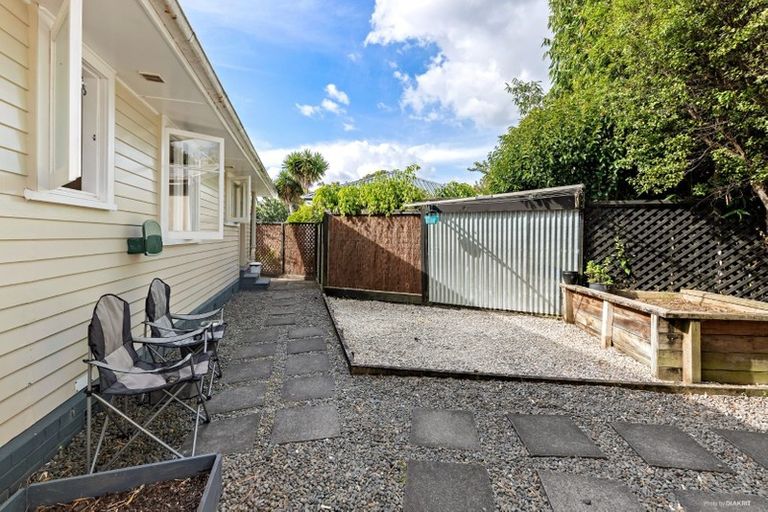 Photo of property in 18 Alma Street, Te Atatu South, Auckland, 0610
