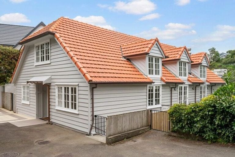 Photo of property in 5a Raroa Road, Kelburn, Wellington, 6012