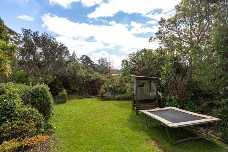 Photo of property in 2 Kelvin Crescent, Te Atatu Peninsula, Auckland, 0610