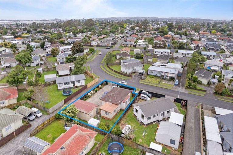 Photo of property in 25 Dungarvon Place, Clendon Park, Auckland, 2103