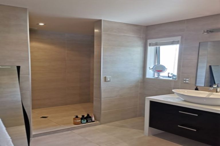 Photo of property in 46 Hattaway Avenue, Bucklands Beach, Auckland, 2012