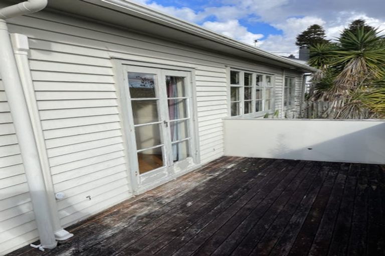Photo of property in 17 Blacklock Avenue, Henderson, Auckland, 0612
