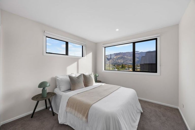 Photo of property in 60 Kirimoko Crescent, Wanaka, 9305