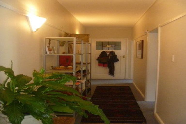 Photo of property in Hobson Flats, 2/1 Hobson Street, Pipitea, Wellington, 6011