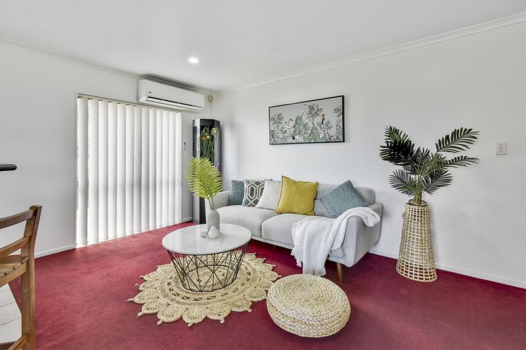 Photo of property in 1 Samara Place, Clendon Park, Auckland, 2103