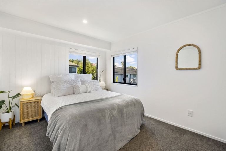 Photo of property in 1/136 Bradbury Road, Botany Downs, Auckland, 2010