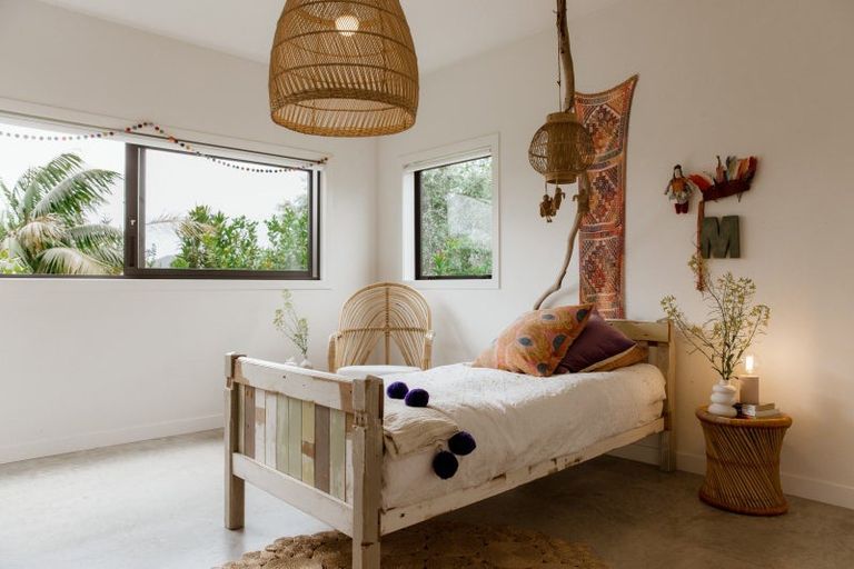 Photo of property in 16 Shearwater Lane, Point Wells, 0986