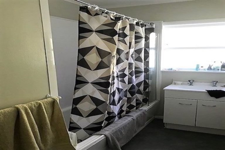 Photo of property in 29 Bancroft Terrace, Newlands, Wellington, 6037