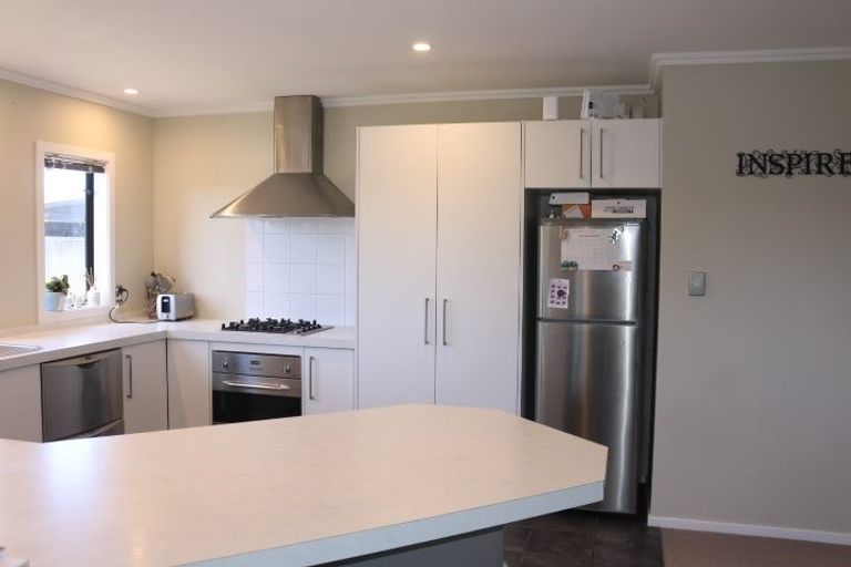Photo of property in 65a Rosalie Terrace, Kelvin Grove, Palmerston North, 4414