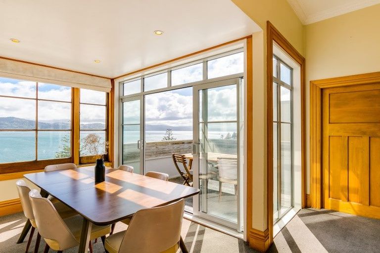Photo of property in 218 Oriental Parade, Oriental Bay, Wellington, 6011